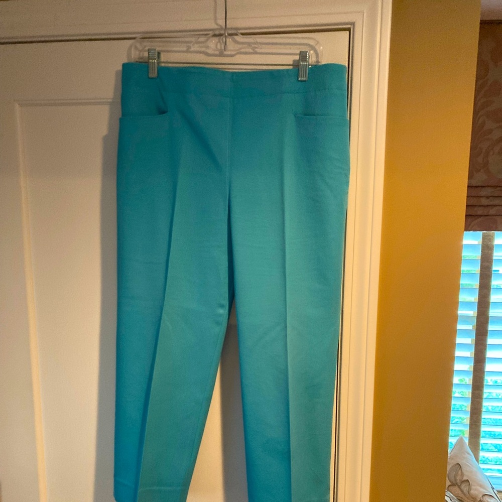 Talbots capri pant,size 12,never worn, front pockets,side zipper, aqua blue